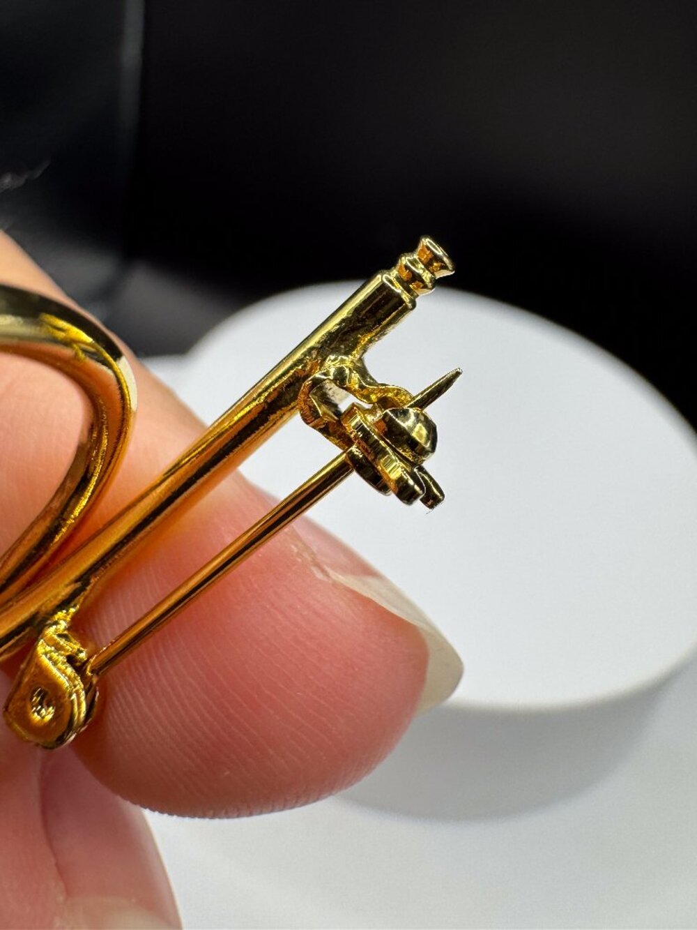 Vintage Gold Tone Hunting Post Horn Brooch Pin Musical Instrument Jewelry
